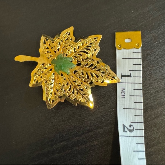 Set of 2 💛 Vintage Gold Tone Nature-Inspired Brooch Set with Green Jade Stones - Picture 15 of 16
